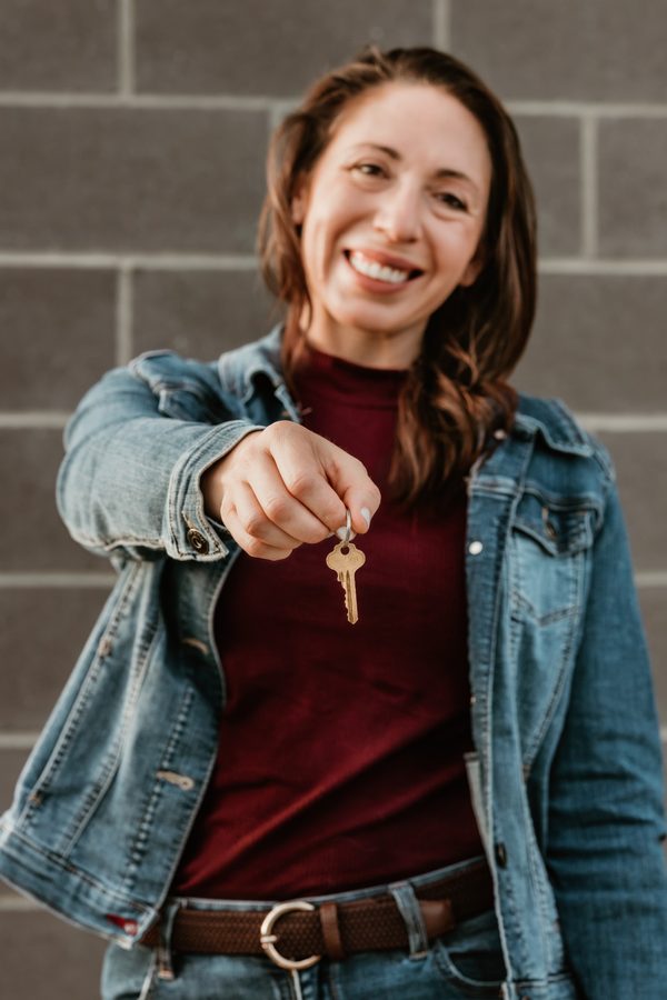 Brandi Rininger holding out a house key
