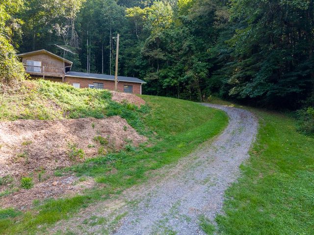 Gravel driveway up to the home