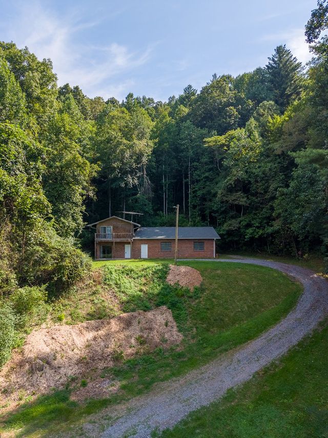 Driveway curving up to the home